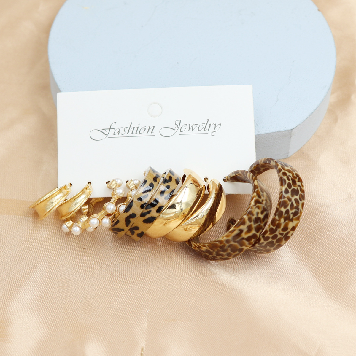 5 Pairs/Set Leopard Print Resin Hoop Earrings Set  Gold Pearl Earrings Set Vintage Fashion Jewelry for Women