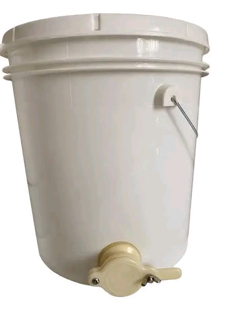 Beekepers Honey Settling Bucket