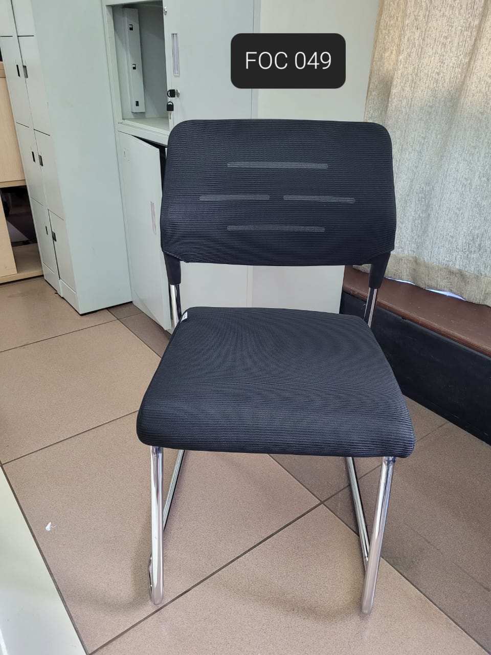 Executive Leather Office Waiting ChairMesh Chair, Computer Desk Chair, GDF Mesh Office Chair

Complement
office interior – this attractive visitor chair with arms by cleverly
upholstered with a fine f