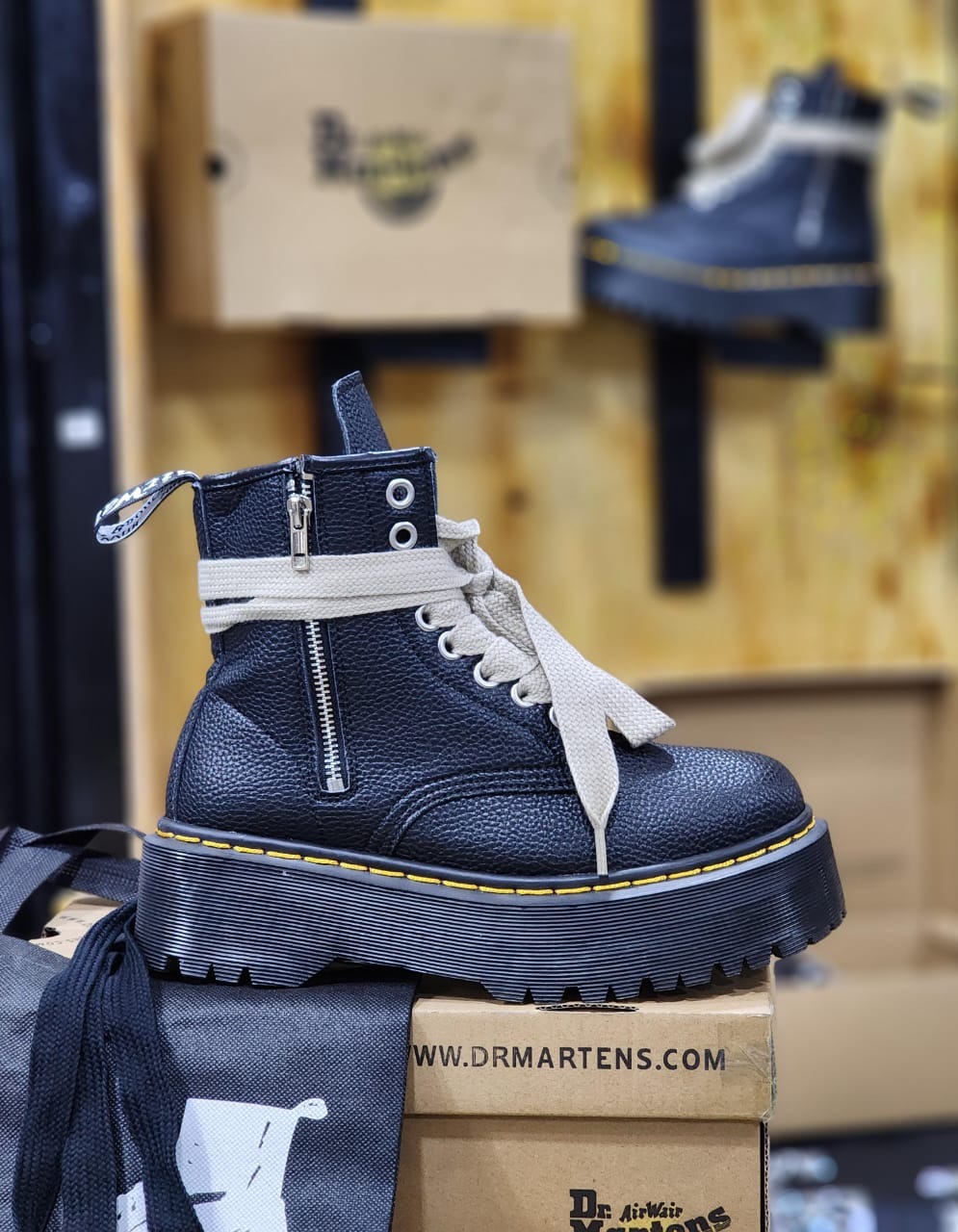 🔥 Quality Dr. Martens Unisex Platform Oxford Boots Shoes – Black Chunky Sole Lace-Up Casual Shoes | Trendy Gothic Streetwear Platform Loafers | Comfortable Thick Sole Fashion Sneakers for Women | Eve