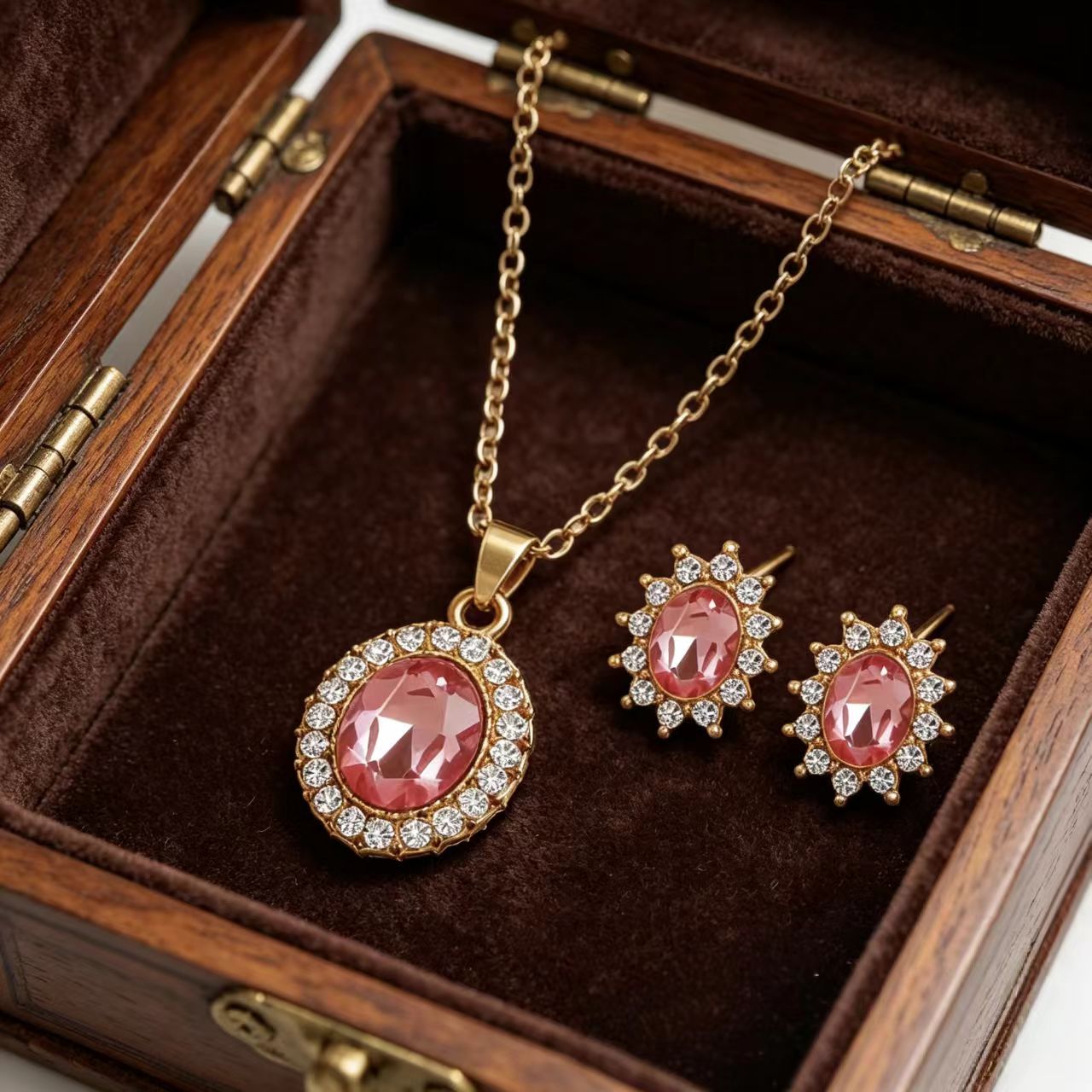 3PCS Women's  Sun Crown Pink Oval Cut Crystal Jewelry Set Gold Plated Halo Design Pink Diamond Pendant Necklace And Matching Stud Earrings For Women Bridal Wedding Party Prom And Daily Wear