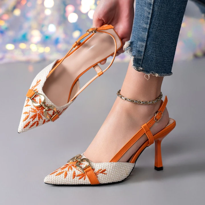 European and American fashionable stiletto and low-heeled sandals with deep pattern on the back and iron buckle, comfortable and suitable for commuting.