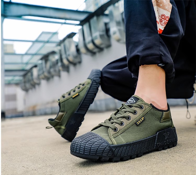 Large-sized men's sneakers, anti-slip and wear-resistant work shoes, low-top canvas shoes, breathable and odor-resistant rubber shoes, fashionable men's shoes, outdoor sneakers, and hiking shoes.