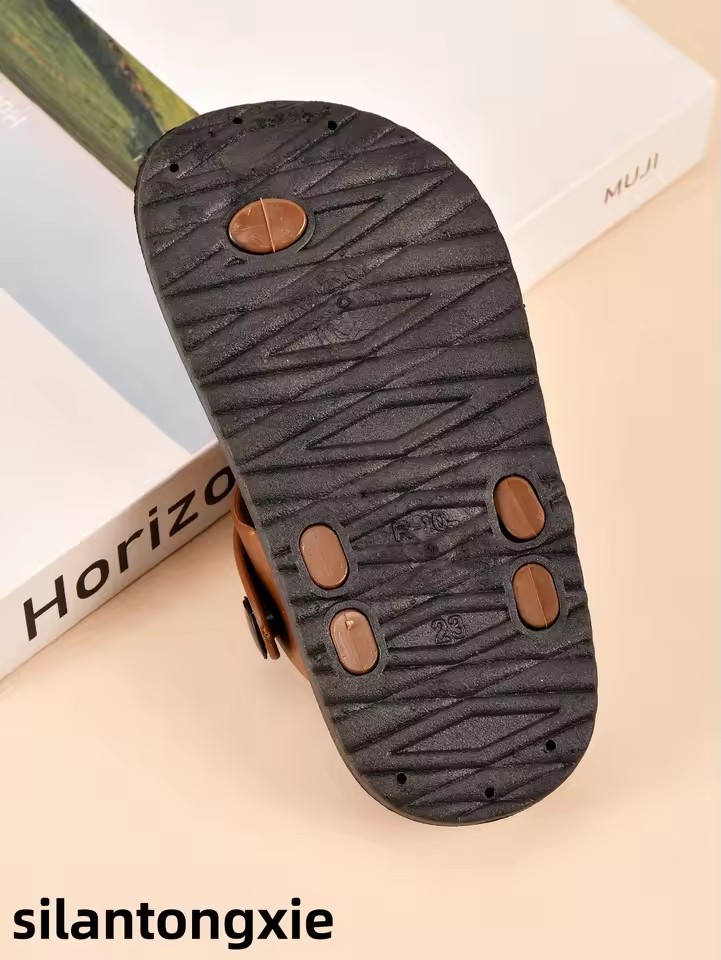 Cute Brown Clip-On Open-Toe Sandals Suitable for Baby Boys, Breathable and Lightweight Sandals, Suitable for Indoor and Outdoor Use, Summer