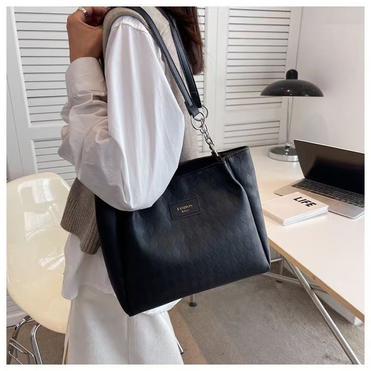 2026 Hot Sale Large Capacity Women Tote Bag Fashionable Portable Shoulder Cross-body Pu Leather Custom Tote Handbags