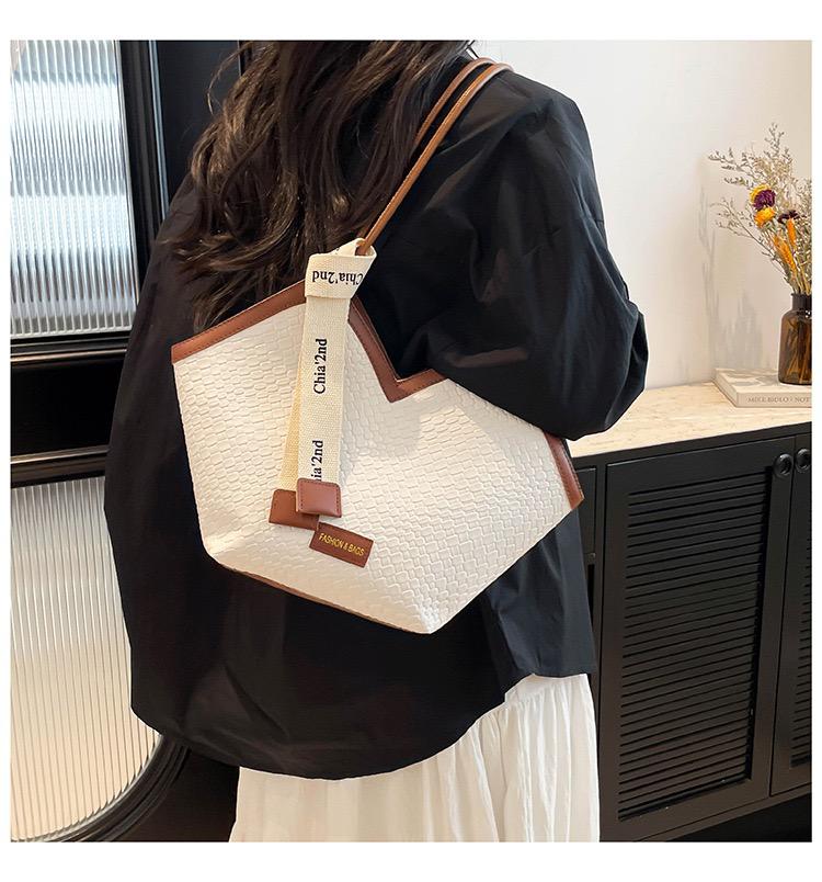 Classy Small designer bags fit iPad and Phones Shoulder Bags 2025 New Retro Style Woman Tote Bags PU Leather Woman Handbags Woven Stitching