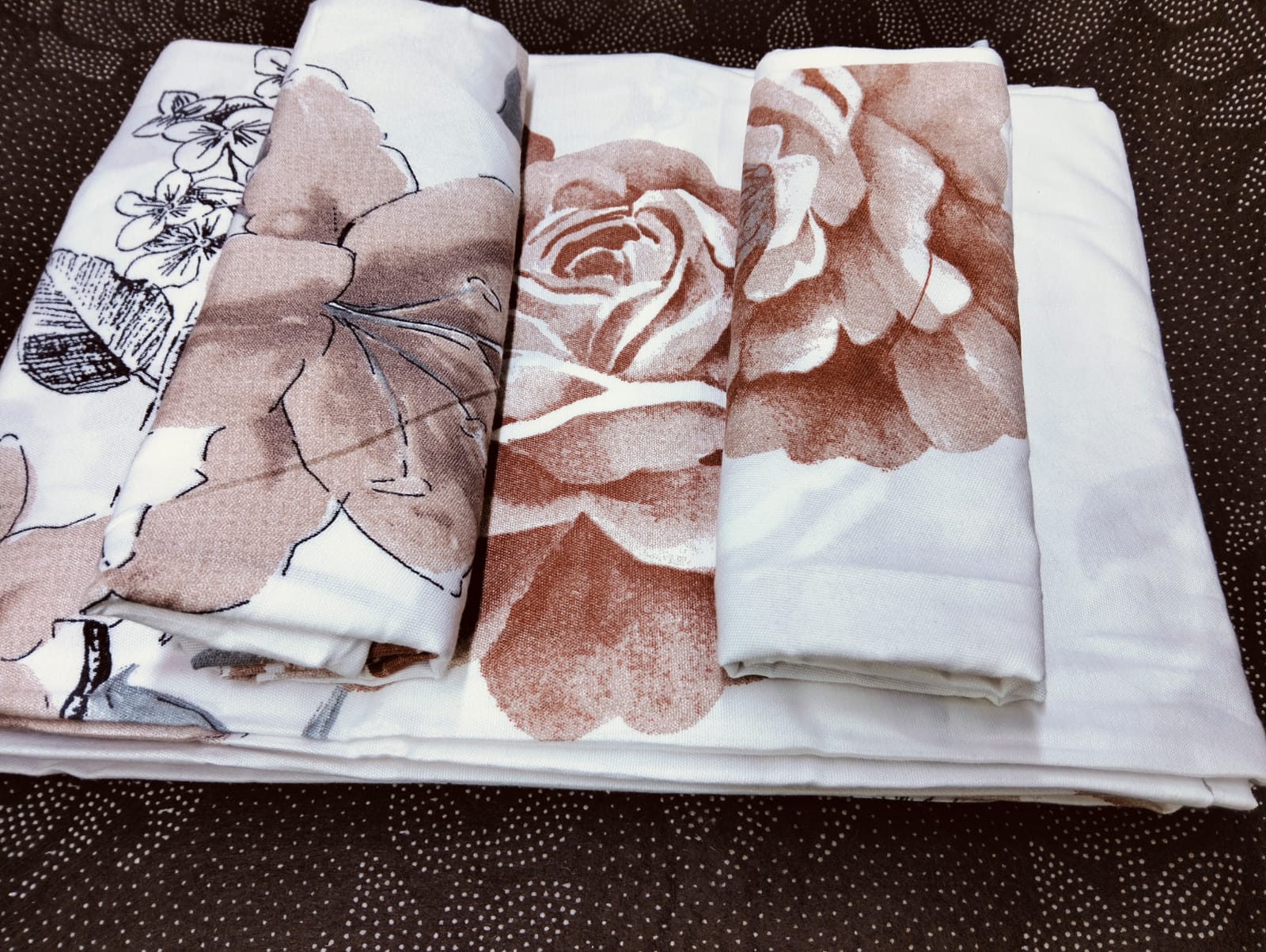 5 by 6 Super Unique Bedsheets set Of 4Pcs (2 Bedsheets & 2 Pillowcases)