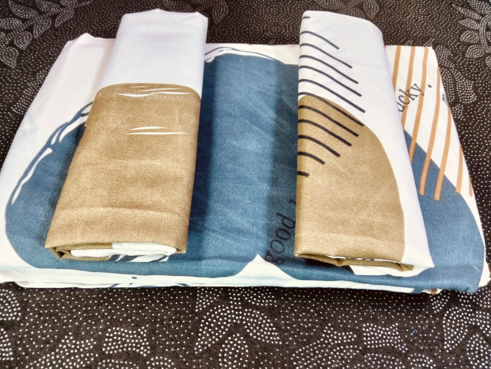 5 by 6 Super Unique Bedsheets set Of 4Pcs (2 Bedsheets & 2 Pillowcases)