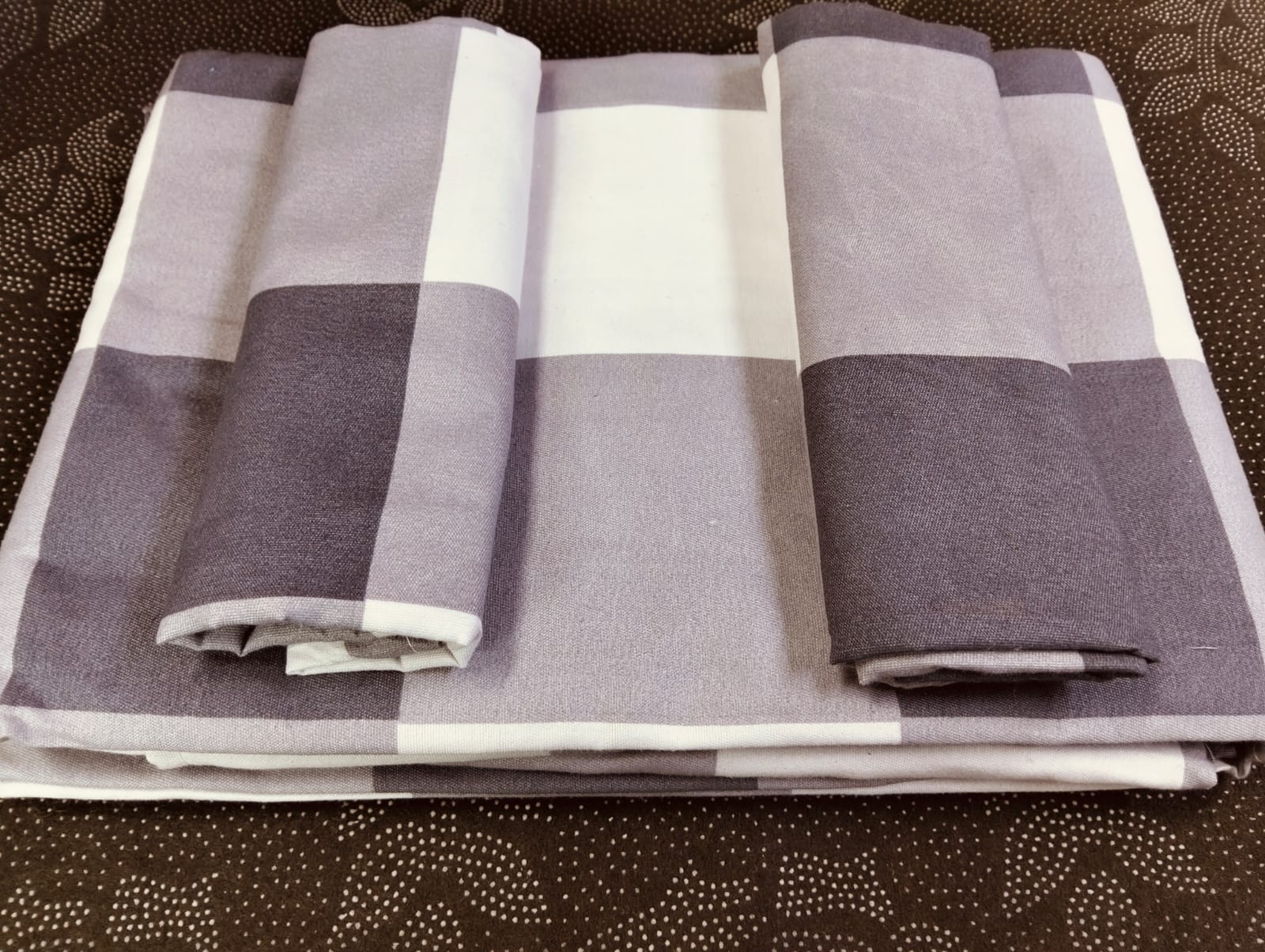 5 by 6 Super Unique Bedsheets set Of 4Pcs (2 Bedsheets & 2 Pillowcases)