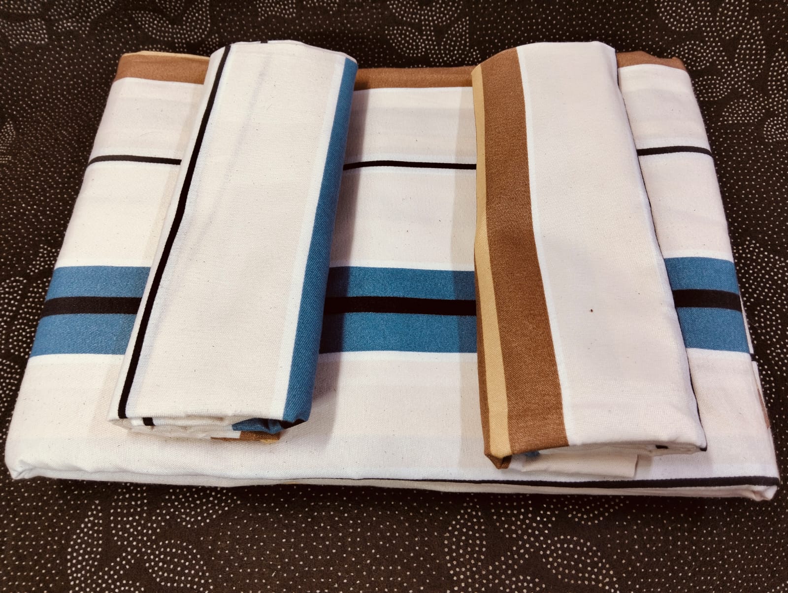 5 by 6 Super Unique Bedsheets set Of 4Pcs (2 Bedsheets & 2 Pillowcases)