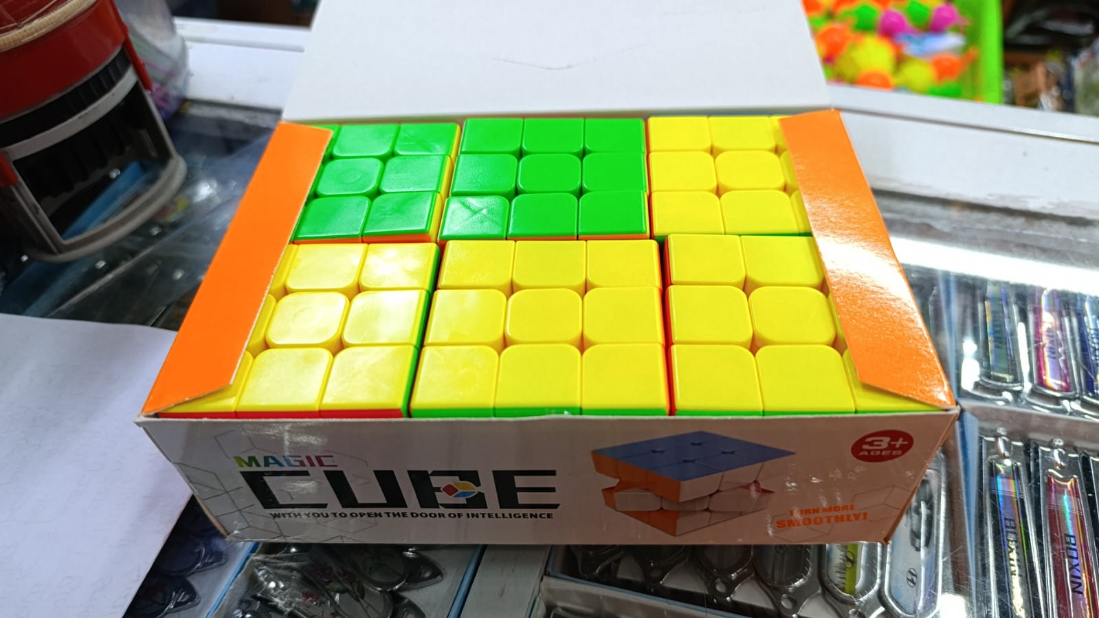 Magic Cube 3 by 3 rubix cube solving Puzzle Game