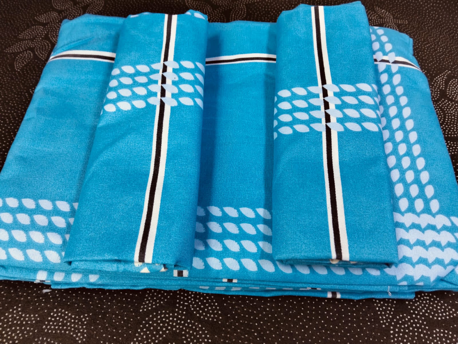 5 by 6 Super Unique Bedsheets set Of 4Pcs (2 Bedsheets & 2 Pillowcases)