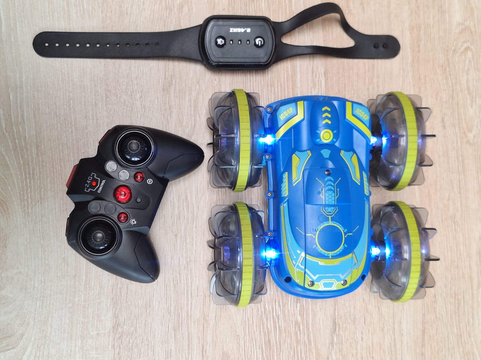 🏎️ 2.4G High-Speed 4WD Double-Sided Stunt Vehicle | Upgraded 360° Rotating Remote Control Car with Cool LED Lights ✨