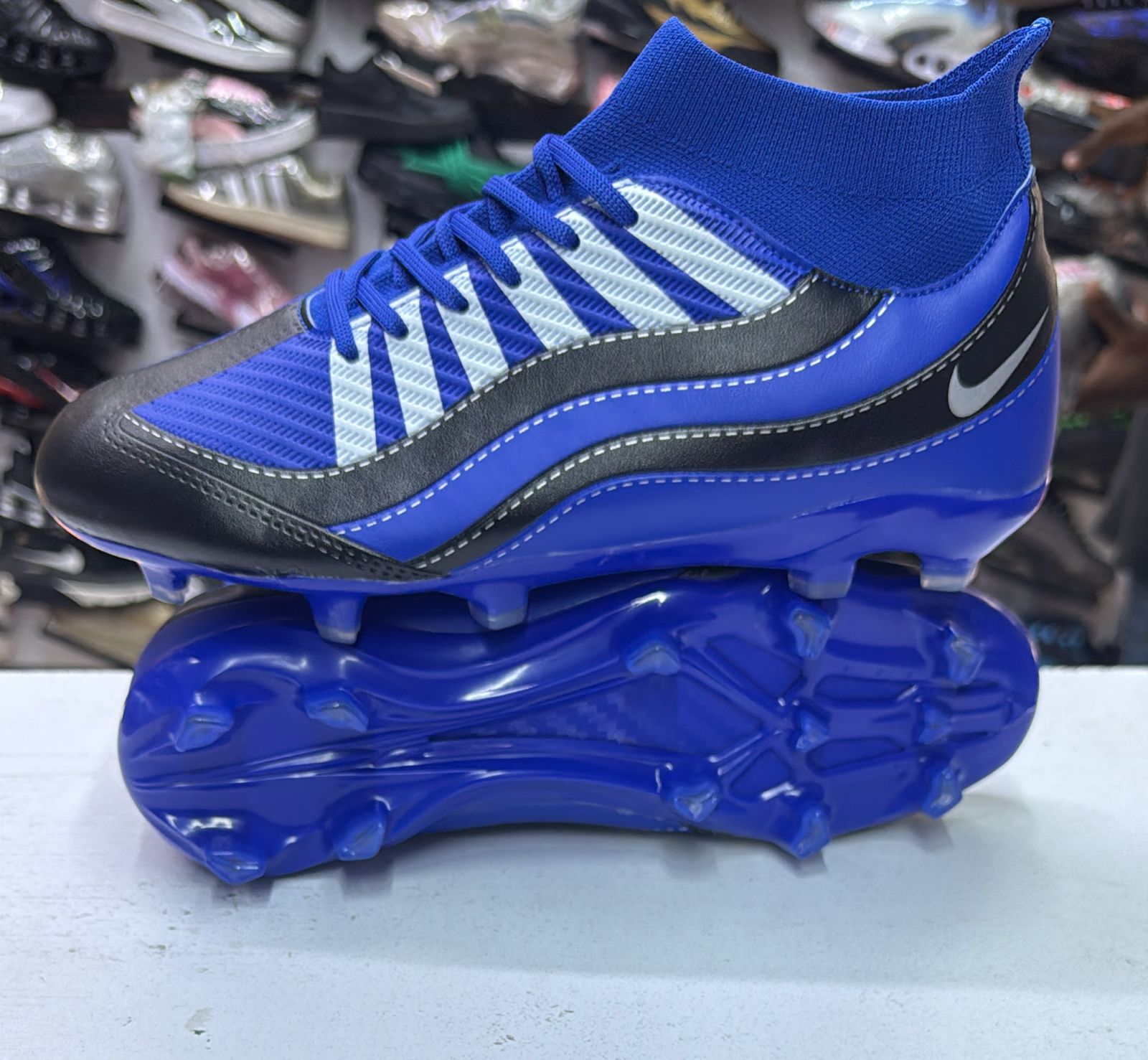 ⚽🔥 Premium Football Boots Collection Step onto the pitch with confidence in these modern, high-performance football boots, designed for both style and speed.🌟 ⚡ Lightweight Bu