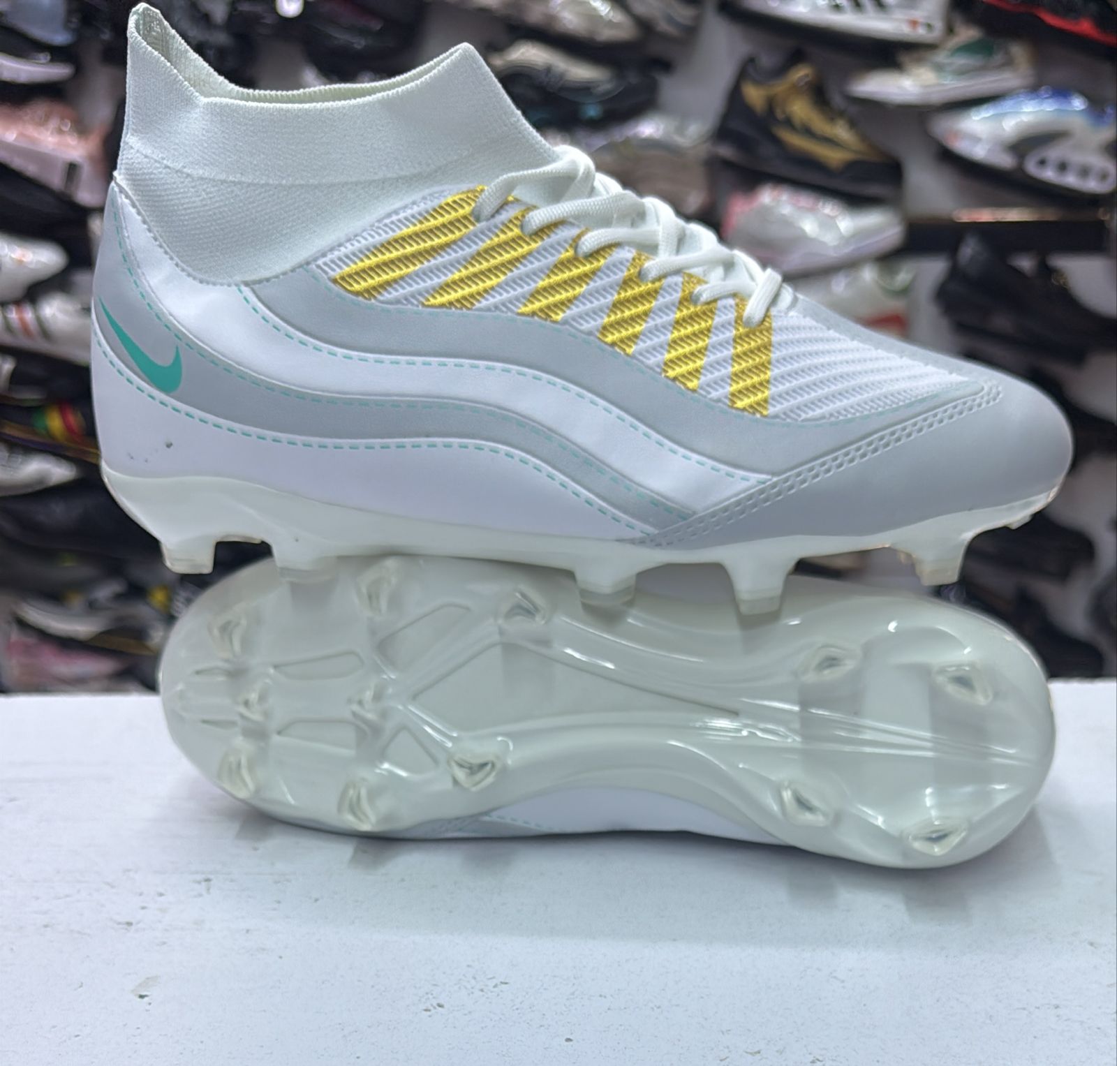 ⚽🔥 Premium Football Boots Collection Step onto the pitch with confidence in these modern, high-performance football boots, designed for both style and speed.🌟 ⚡ Lightweight Bu