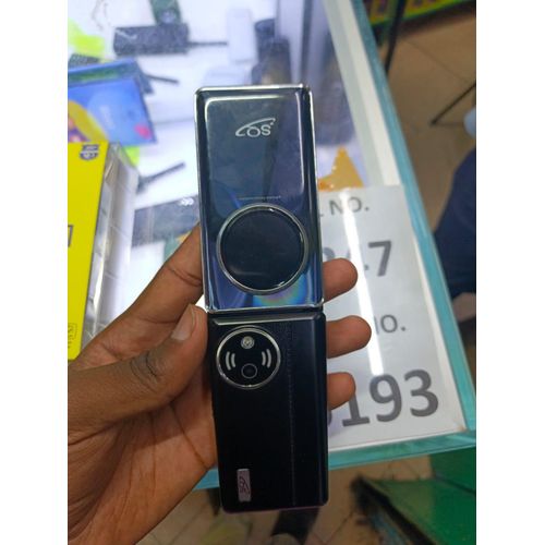DISCOUNT DEALS!! SQ 900 FLIP PHONE: 2.8" QVGA Main Screen & 1.28" Round Display | 32MB RAM+32MB Storage | 2300mAh Battery | Dual SIM | Bluetooth | LED Torch | 0.3MP Camera |FM Radio | MP3/MP4 |Kabambe