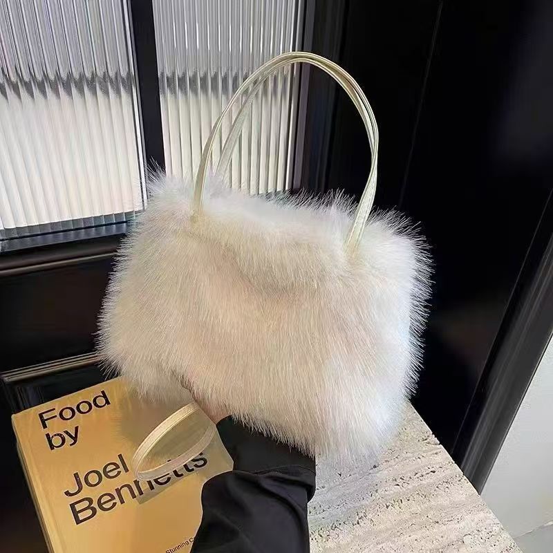 New Plush Shoulder Bag With A Small Square Shape A Unique And High-End Fashionable Crossbody Bag A Bag For Women With An Underarm Design.
