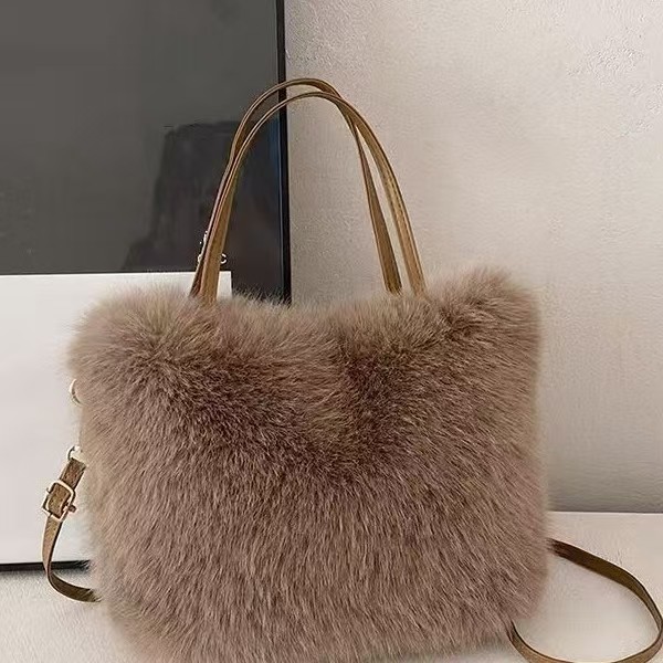New Plush Shoulder Bag With A Small Square Shape A Unique And High-End Fashionable Crossbody Bag A Bag For Women With An Underarm Design.