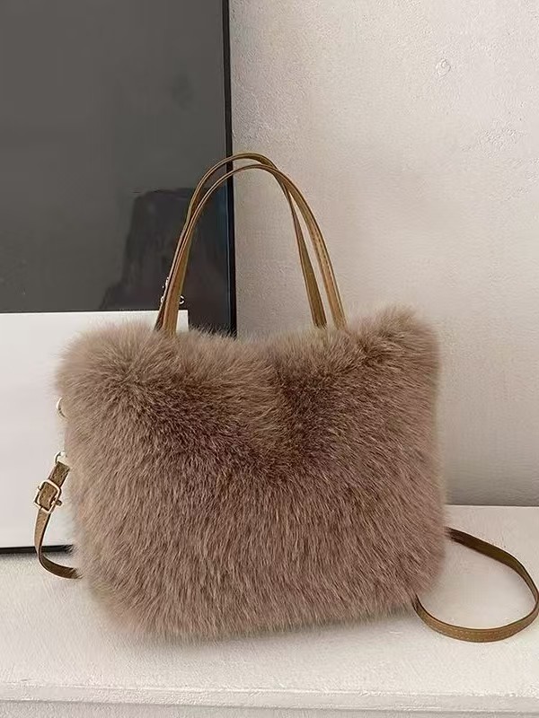 New Plush Shoulder Bag With A Small Square Shape A Unique And High-End Fashionable Crossbody Bag A Bag For Women With An Underarm Design.