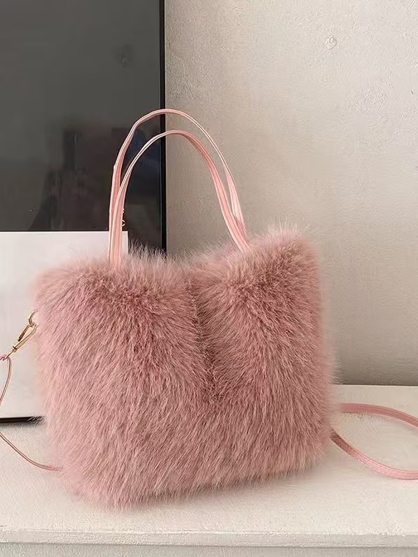 New Plush Shoulder Bag With A Small Square Shape A Unique And High-End Fashionable Crossbody Bag A Bag For Women With An Underarm Design.