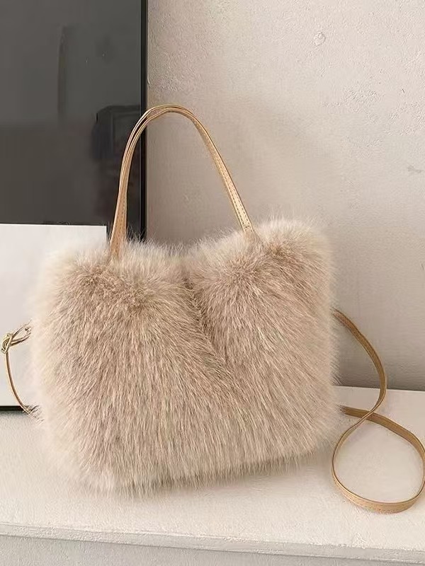 New Plush Shoulder Bag With A Small Square Shape A Unique And High-End Fashionable Crossbody Bag A Bag For Women With An Underarm Design.
