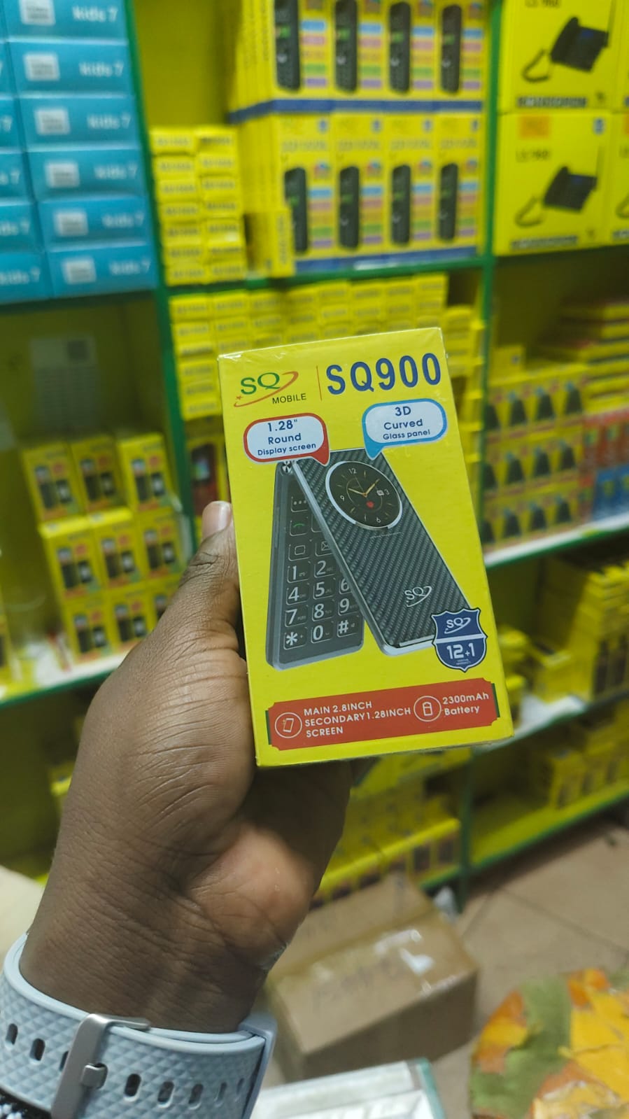 SQ SQ900 FLIP Phone 2300mAh battery capacity 2.8" SECONDARY SCREEN DUAL SIM CARD PHONE button mobile phone WITH Bluetooth connectivity super flashlight ,super speaker, camera FEATURED PHONE