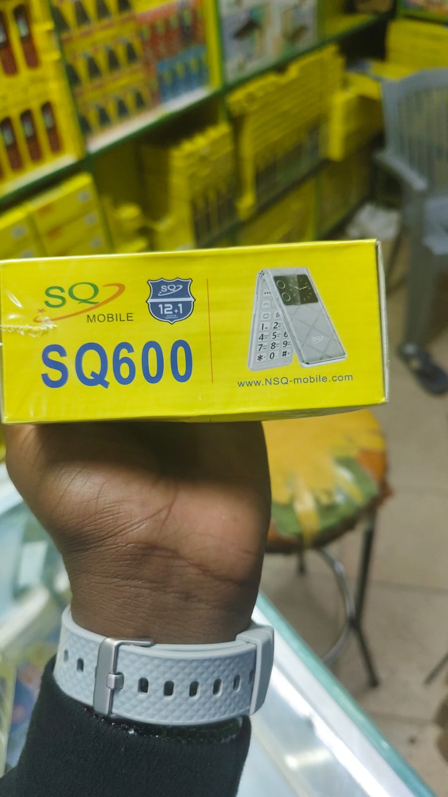 SQ SQ600 FLIP Phone 2300mAh battery capacity 2.8" SECONDARY SCREEN DUAL SIM CARD PHONE button mobile phone WITH Bluetooth connectivity super flashlight ,super speaker, camera FEATURED PHONE
