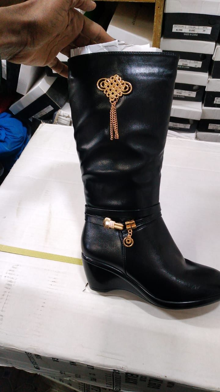 Taiyu fashionable boots🔥 🔥🔥🔥🔥 High Quality high Heel Casual Women's Knee Boots with Cotton Warm Zipper Round-Toe Winter.All season wear.