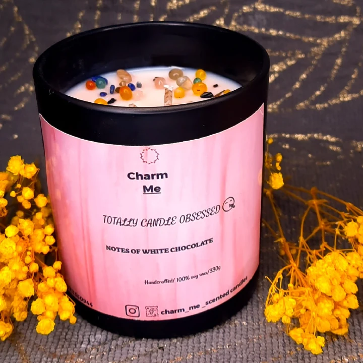 (FLASH SALE)WHITE CHOCOLATE SCENTED CANDLE 100%soywax , White chocolate Scented candle has top notch notes of shea , vanilla bean, cocoa butter and warmed milk, giving the vibes of real chocolate