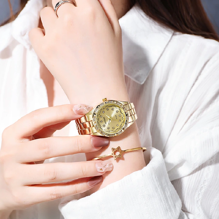 Couple Gold atmosphere,diamond-encrusted watch business couple watch, steel band Gold Quartz Watch, Gold men's and gold women's quartz watch.Alloy material, watchband:width 20mm full length about 22cm