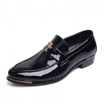 shiny black dress shoes