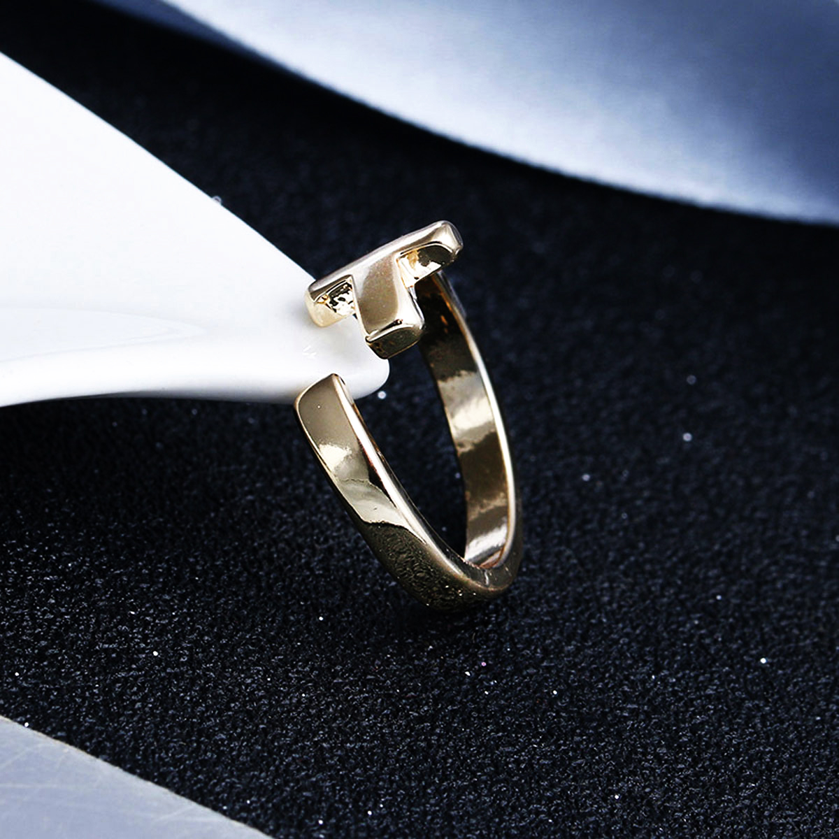 Hot 2017 Trendy Alloy Engagement Ring Jewelry Cross Openning Adjustable Rings for Women