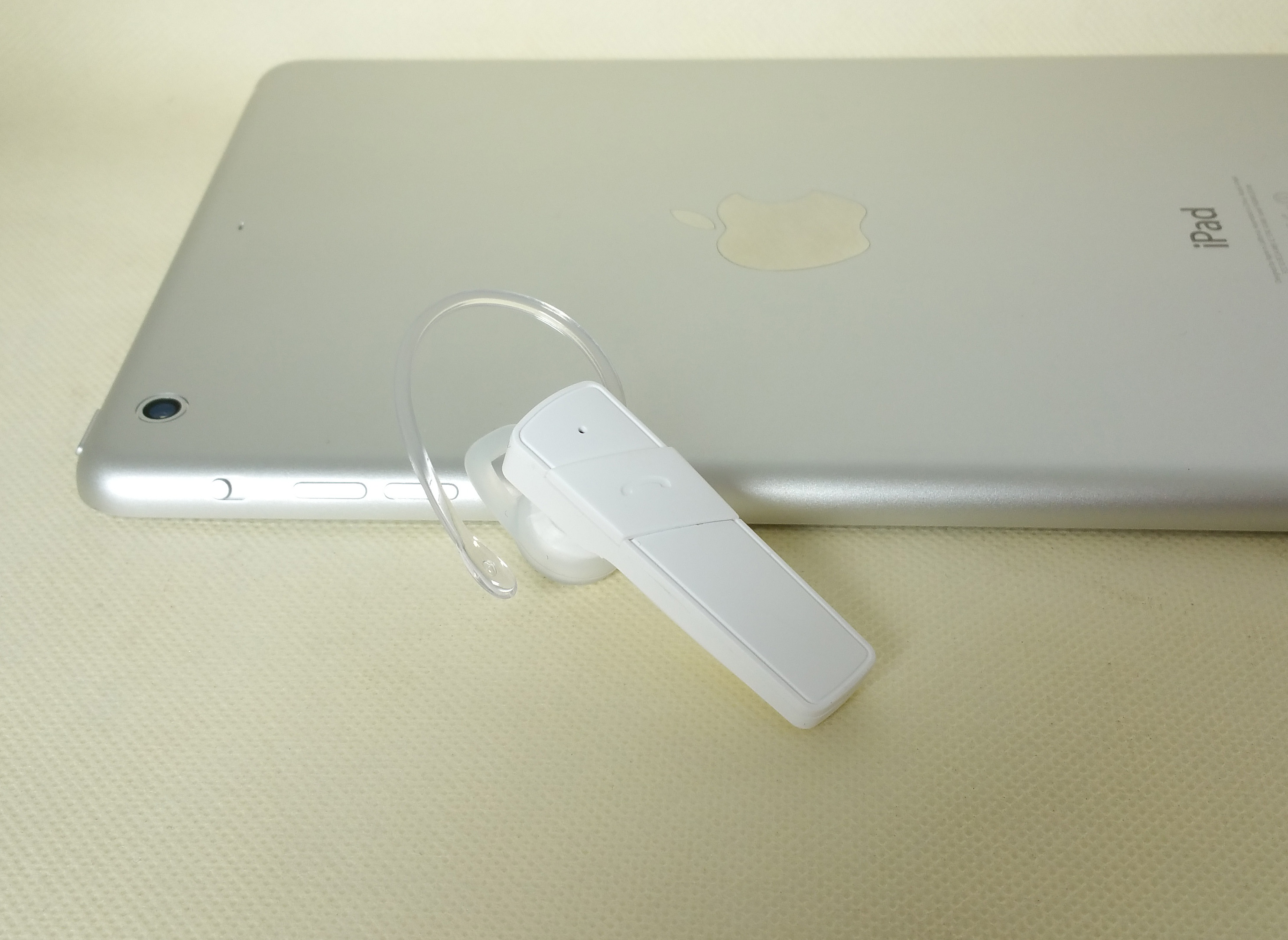 Business wireless Bluetooth headset  stereo Hanging ear style  General One Key Take pictures