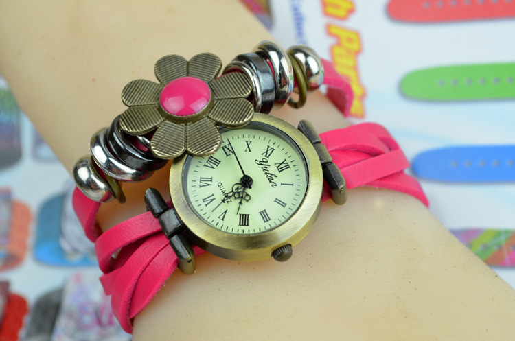 Retro Female models Watch color Flowers Weave decoration Ms Watch fashion Female table