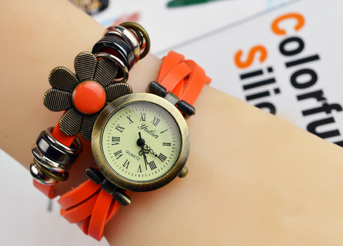 Retro Female models Watch color Flowers Weave decoration Ms Watch fashion Female table