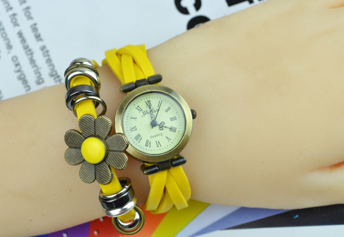 Retro Female models Watch color Flowers Weave decoration Ms Watch fashion Female table