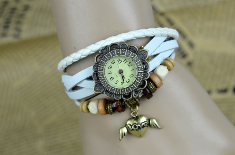 Retro Bracelet Hollow Carved Ms Bracelet Green bronze angel Wings Pendant fashion Watch