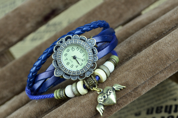 Retro Bracelet Hollow Carved Ms Bracelet Green bronze angel Wings Pendant fashion Watch