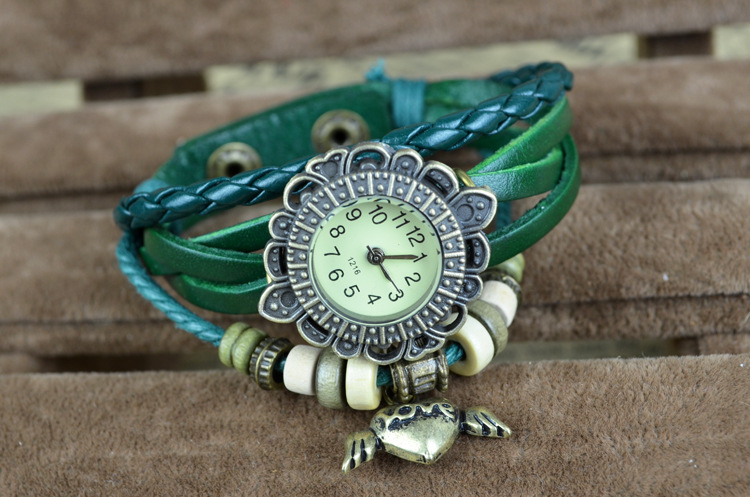Retro Bracelet Hollow Carved Ms Bracelet Green bronze angel Wings Pendant fashion Watch
