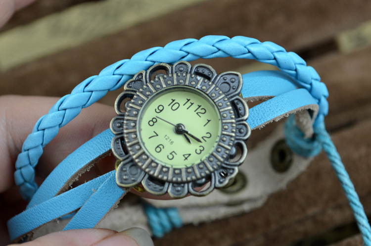 Retro Bracelet Hollow Carved Ms Bracelet Green bronze angel Wings Pendant fashion Watch