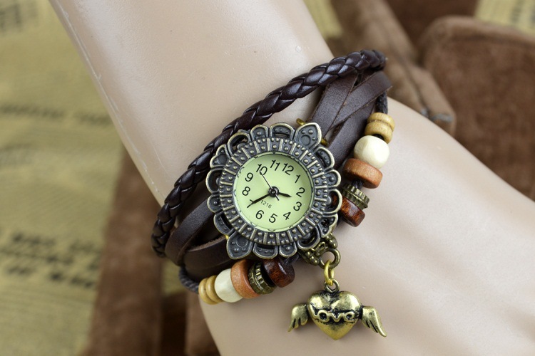 Retro Bracelet Hollow Carved Ms Bracelet Green bronze angel Wings Pendant fashion Watch