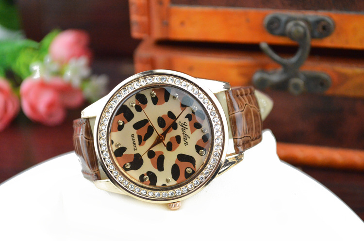 Ms Belt Watch diamond quartz Watch  Leopard Female trend fashion Fashion table