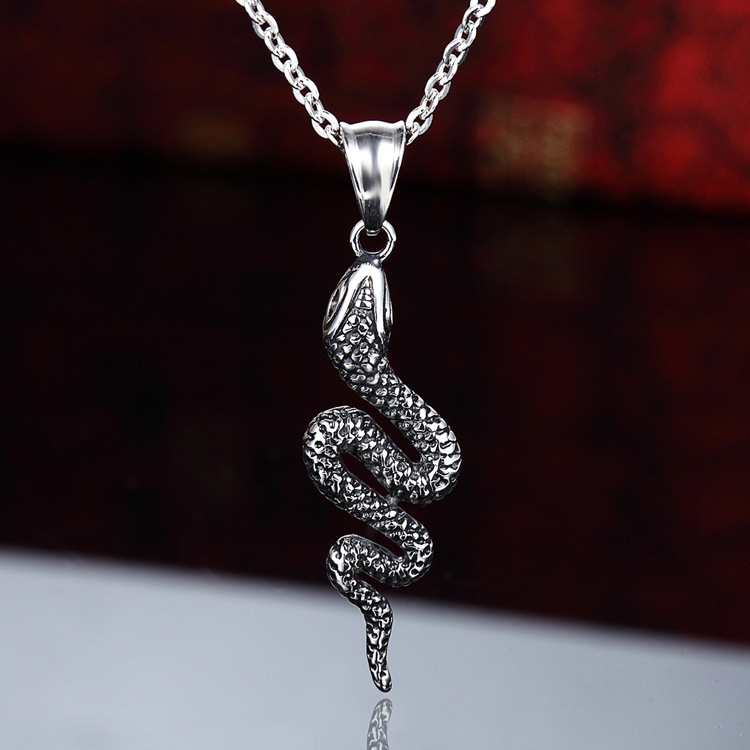 The New  Casting Snake Male Titanium Steel Necklace Wild Animal Stainless Steel Pendant
