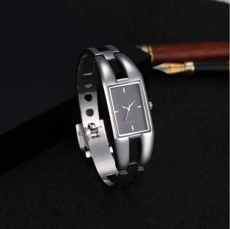 Ms Hollow bracelet Watch fashion classic student Steel strip Quartz watch