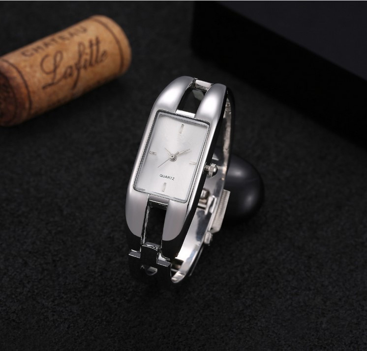 Ms Hollow bracelet Watch fashion classic student Steel strip Quartz watch