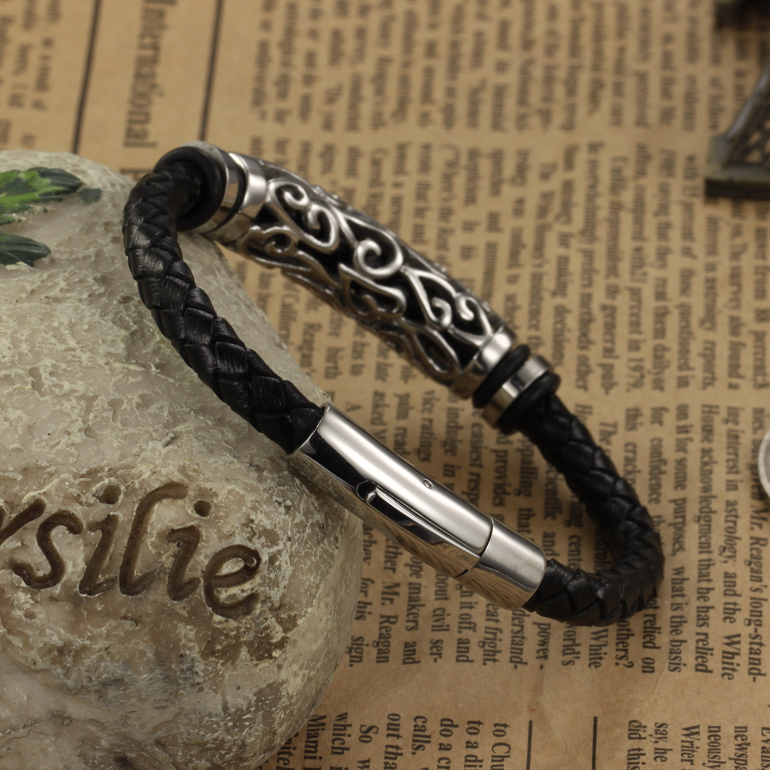 Fashion Tide men Essential Bracelet Retro Leather Rope Weave Fashion Bracelet