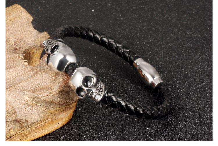 Personality Buckle Titanium Steel Skull Head Bracelet Men Simple Fashion wristband