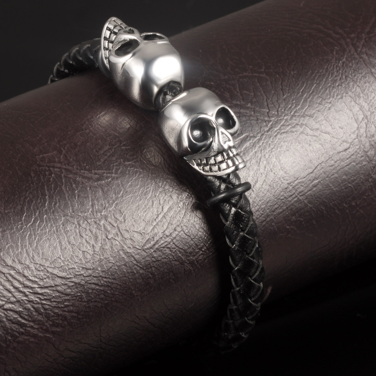 Personality Buckle Titanium Steel Skull Head Bracelet Men Simple Fashion wristband