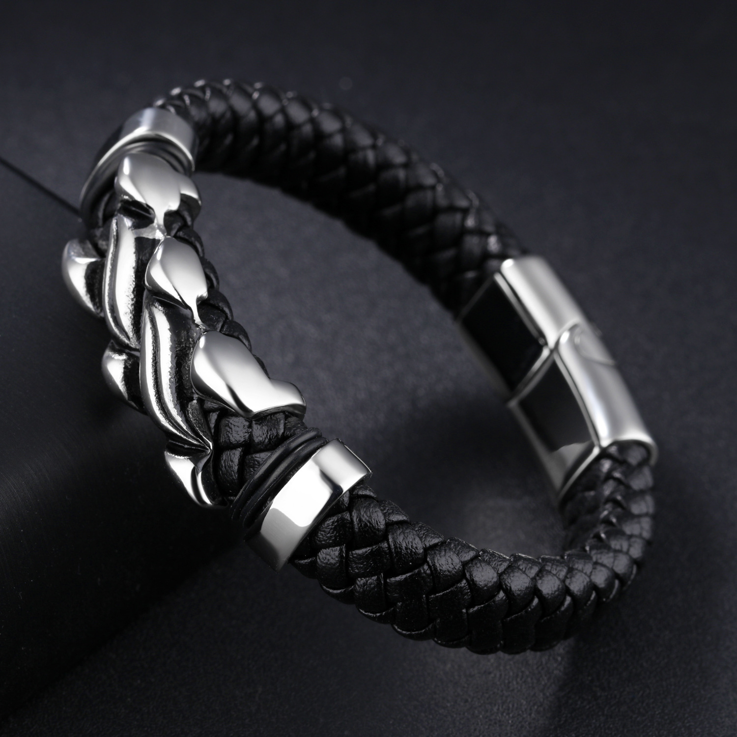 The New Men Flame Leather Bracelet Fashion Personality Wild Accessories