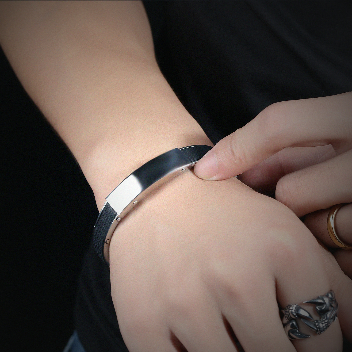 The New Personality Men Titanium Steel Fashion Student Wild Accessories